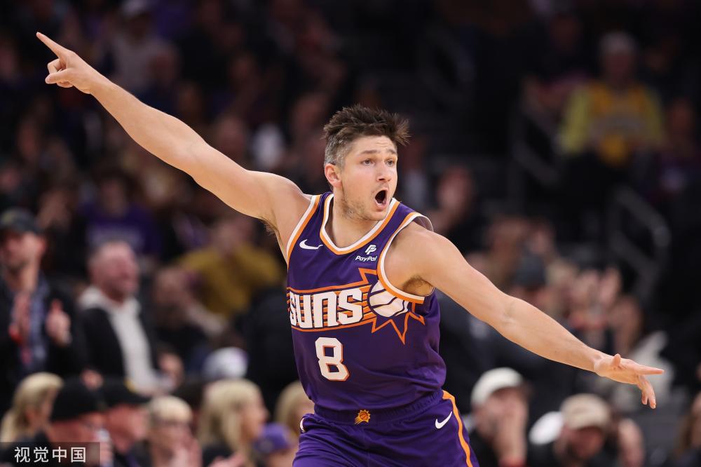 动员被抬上 动员被抬上