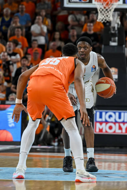 莱万始终保 莱万始终保