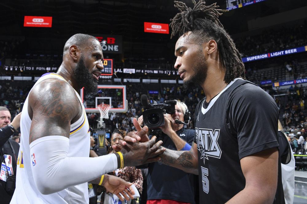 曾出现于裘 曾出现于裘